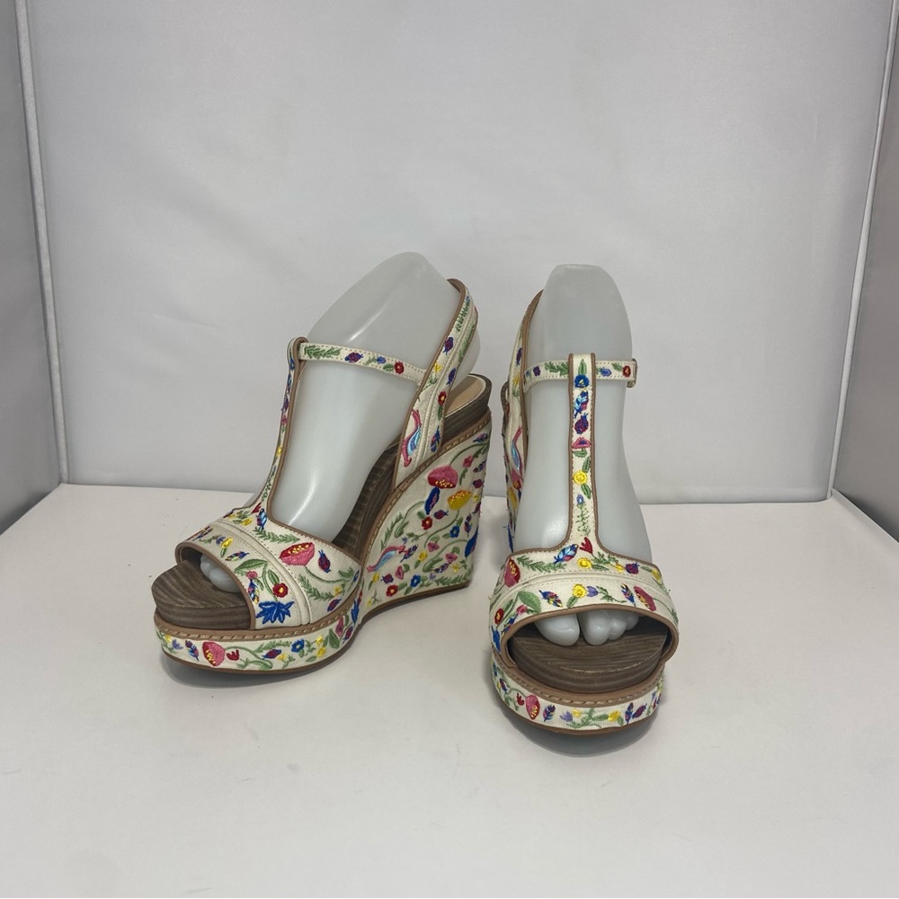 Gianni Bini White Floral Embroidered Wedge Sandals